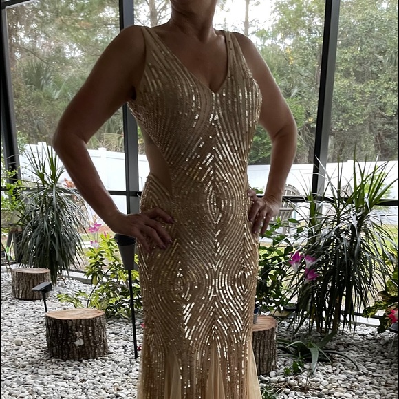 Gold Sequence Chiffons long dress - Picture 2 of 5